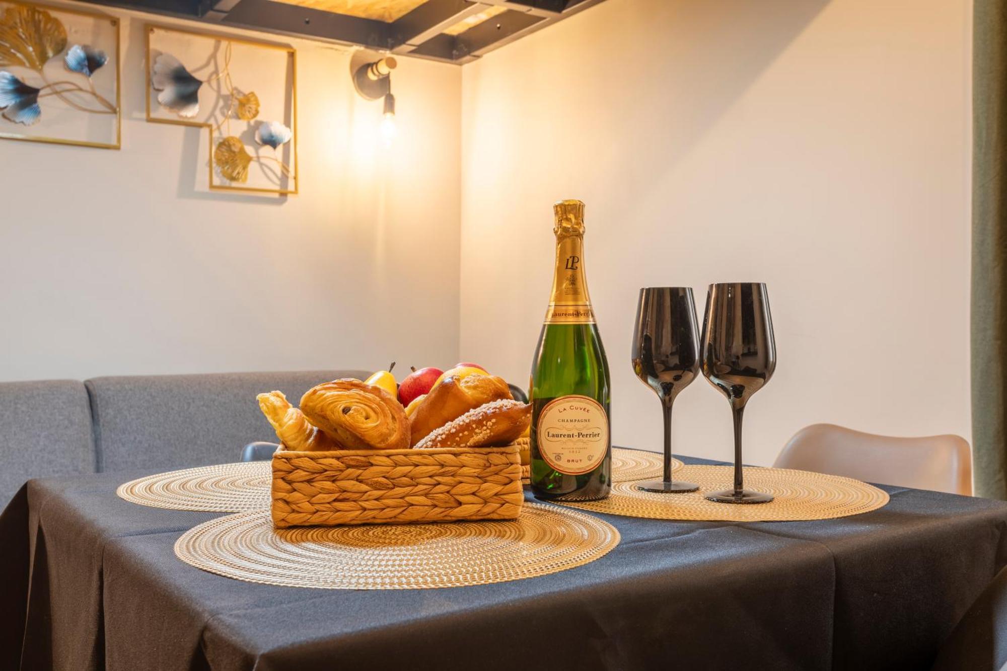 Adira Marseille Montgrand 2 Etoiles Leilighet Eksteriør bilde